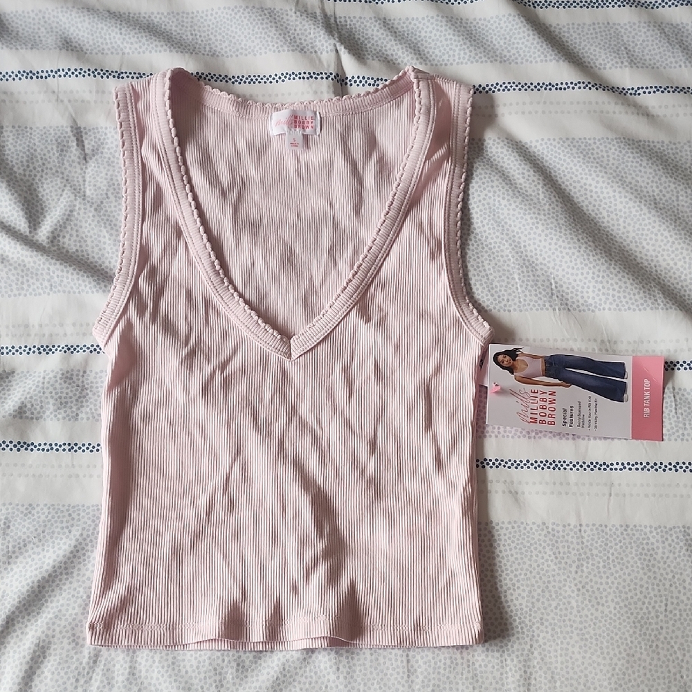Millie Bobbie Brown Light Pink Ribbed Cropped Tank Top NWT